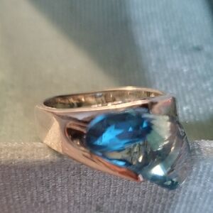 Elegant Silver 925°Ring with Blue Gemstone / SkyBlueTopaz/
